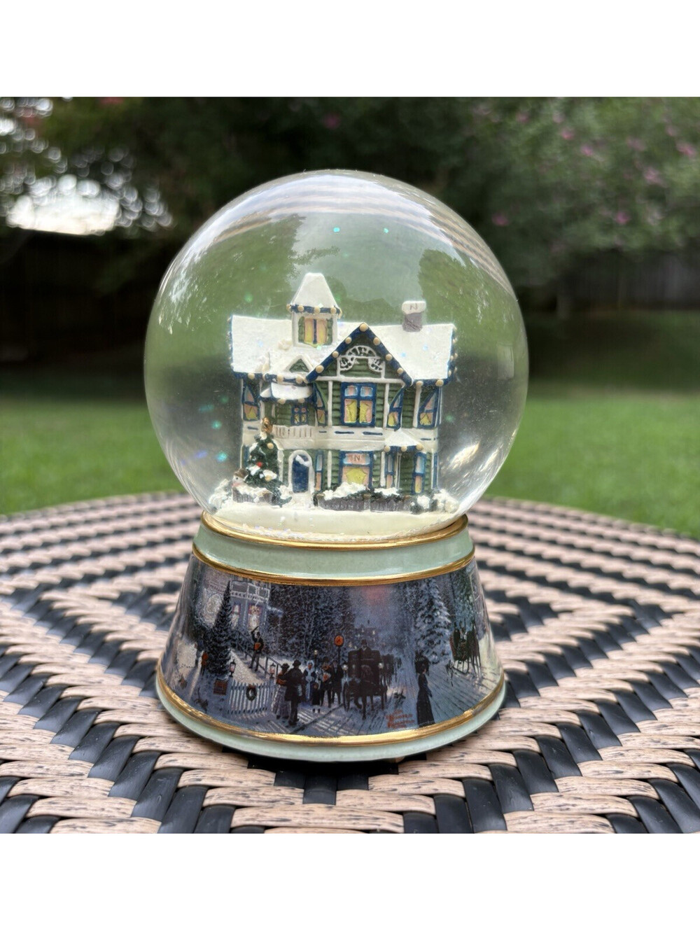 Thomas Kinkade Winter Wonderland Musical Signed Snow Globe COMES W/ CERTIFICATE